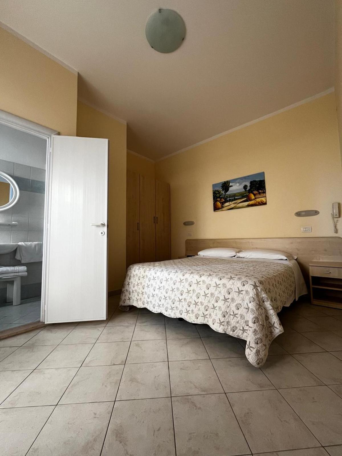 Hotel Giove Dipendenza Hotel Fiamma Cesenatico Exteriör bild