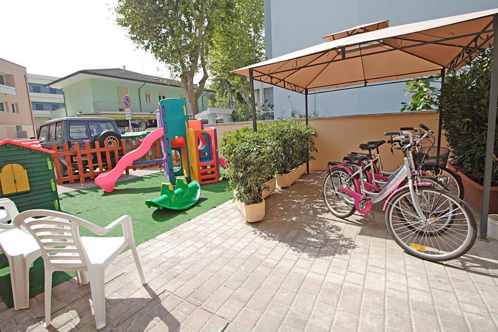 Hotel Giove Dipendenza Hotel Fiamma Cesenatico Exteriör bild